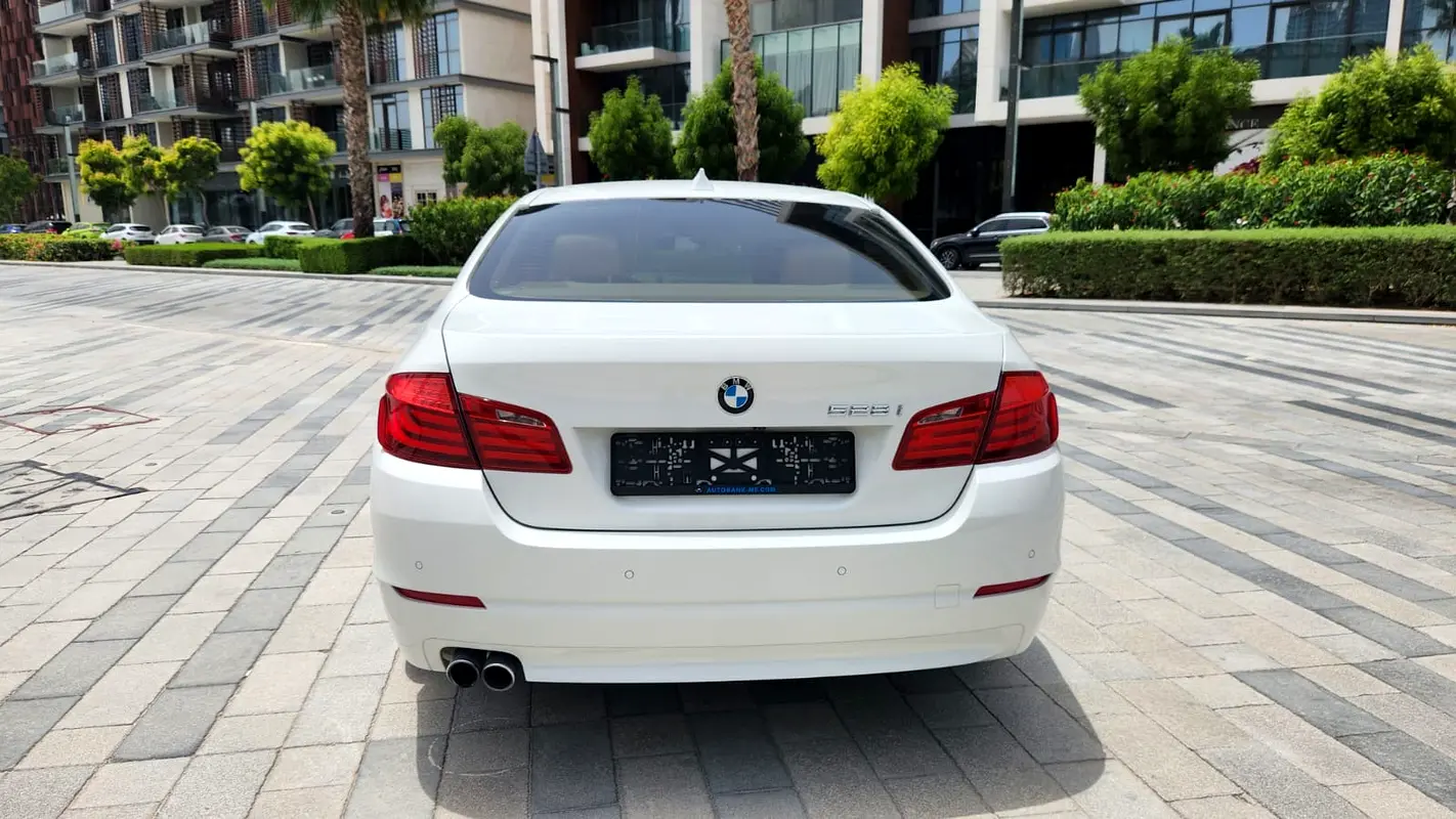 BMW 5-Series 528i 2013 - photo 10 - Import Émirats | International Cars