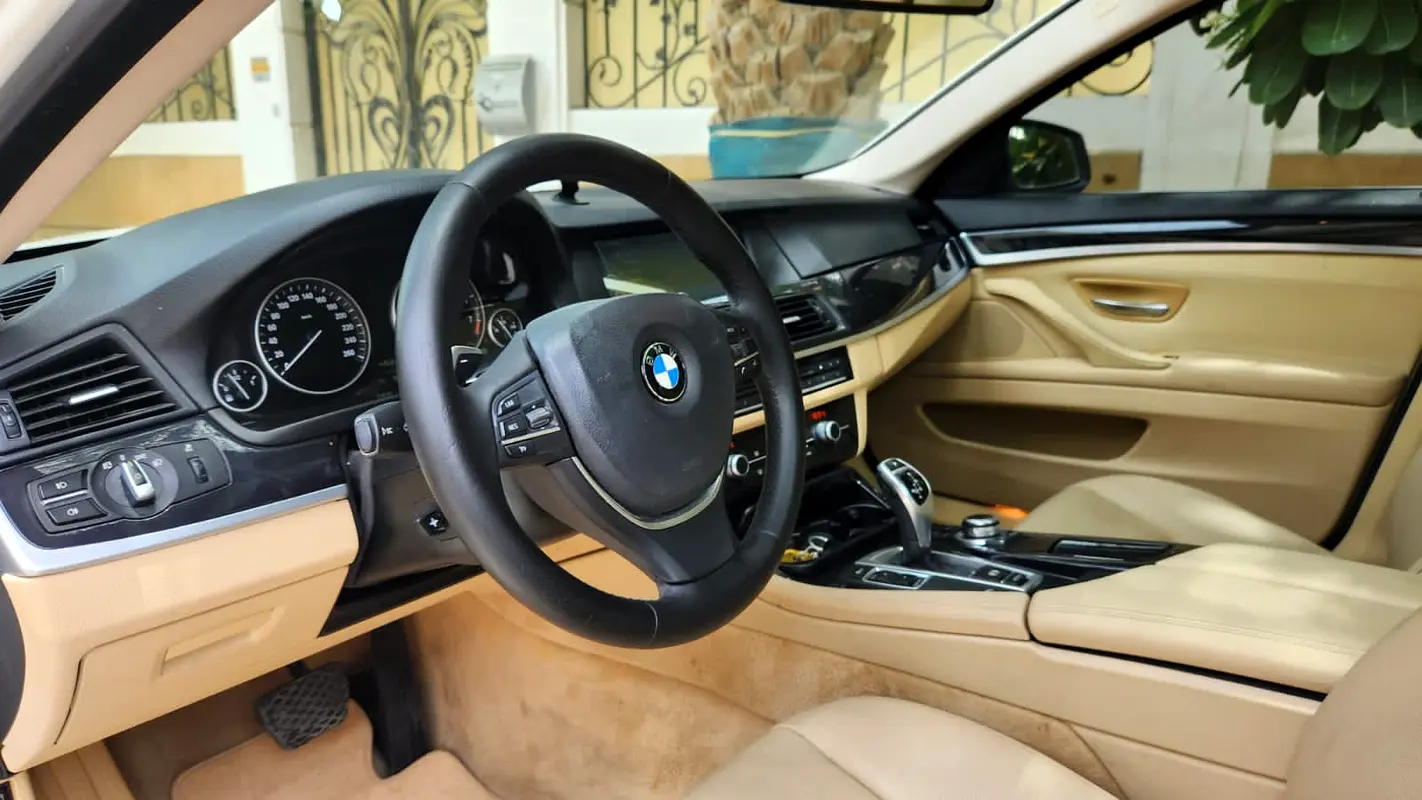 BMW 5-Series 528i 2013 - photo 12 - Import Émirats | International Cars