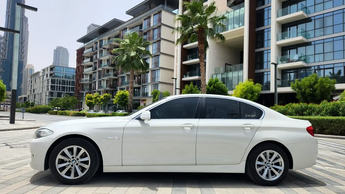 BMW 5-Series 528i 2013 - photo 2 - Import Émirats | International Cars