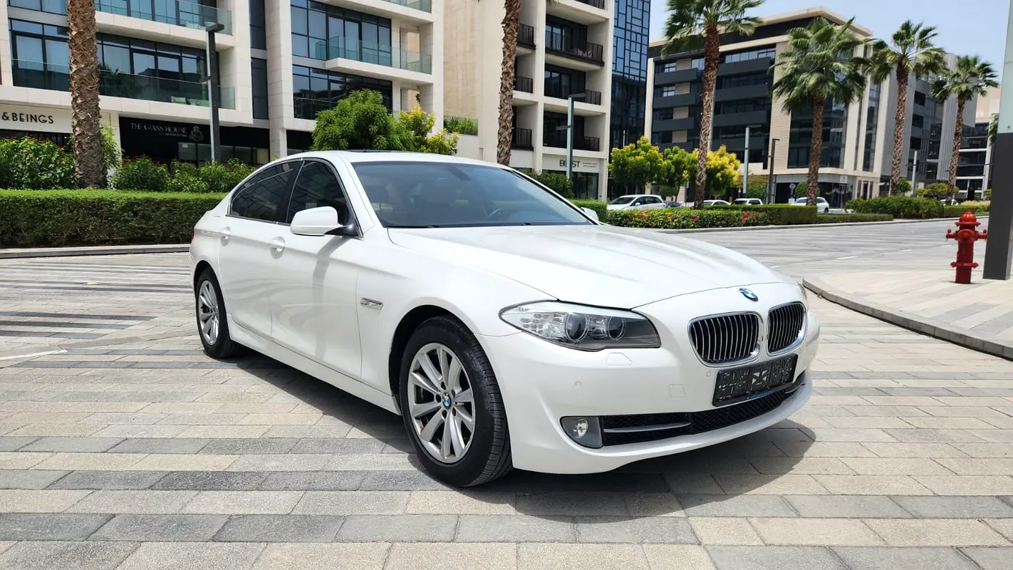 BMW 5-Series 528i 2013 - photo 8 - Import Émirats | International Cars