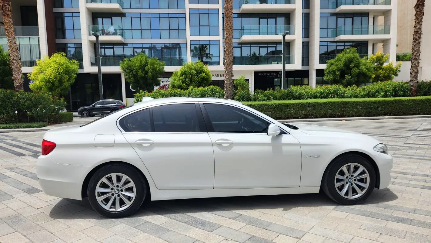 BMW 5-Series 528i 2013 - photo 9 - Import Émirats | International Cars