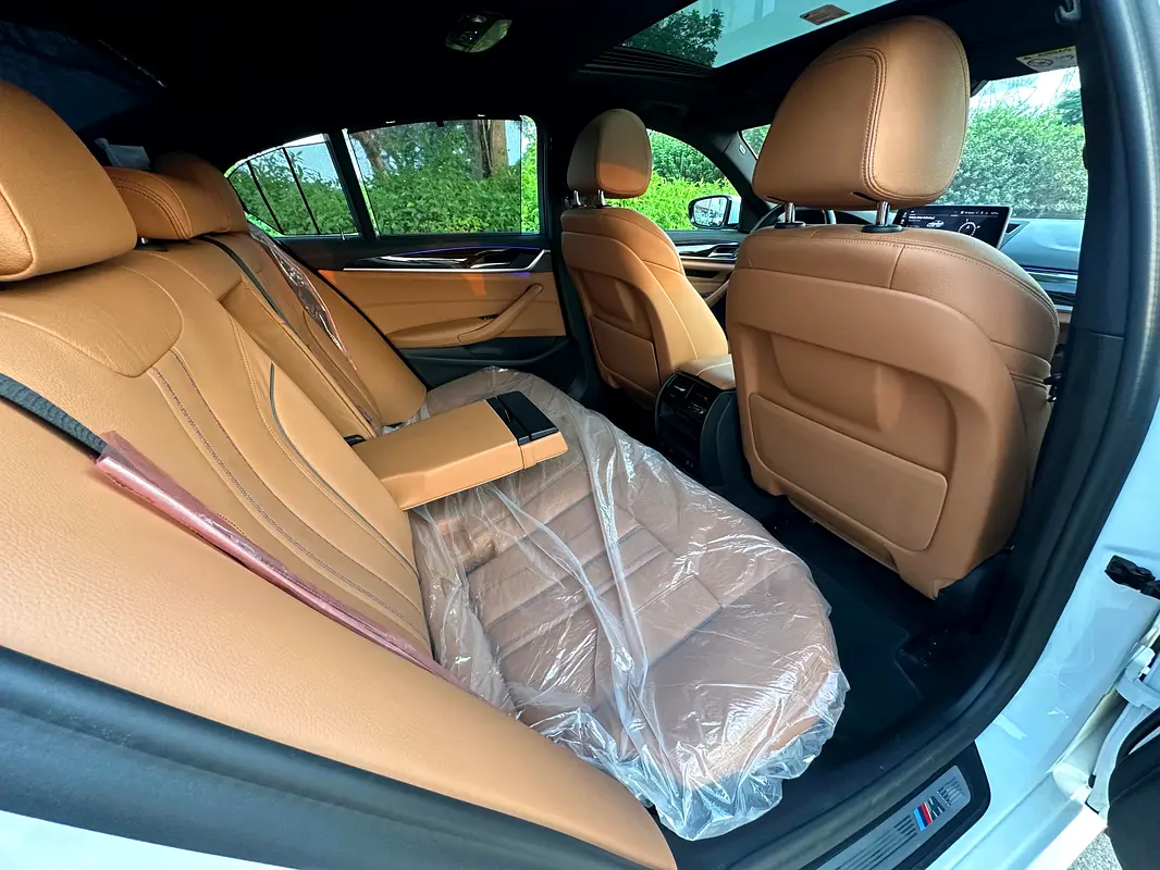 BMW 5-Series 520i M-Kit 2023 - photo 10 - Import Émirats | International Cars