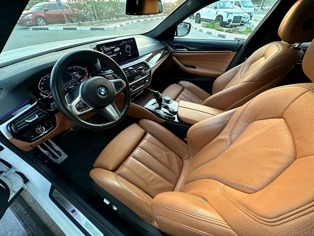 BMW 5-Series 520i M-Kit 2023 - photo 11 - Import Émirats | International Cars
