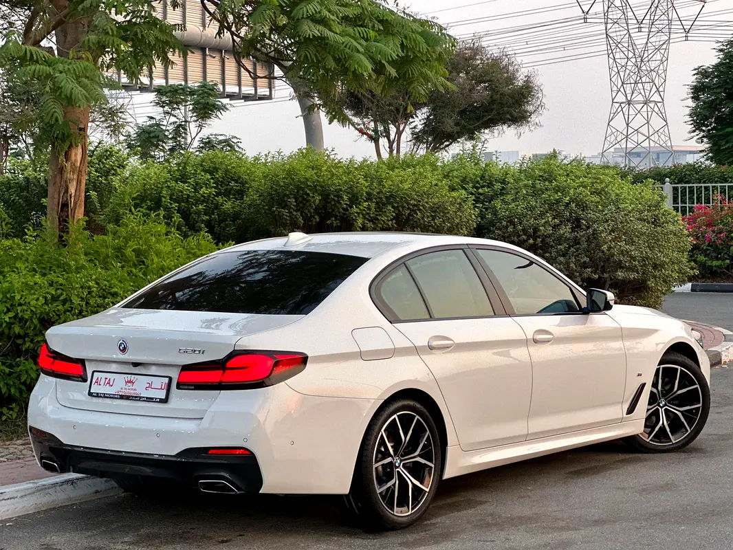 BMW 5-Series 520i M-Kit 2023 - photo 2 - Import Émirats | International Cars