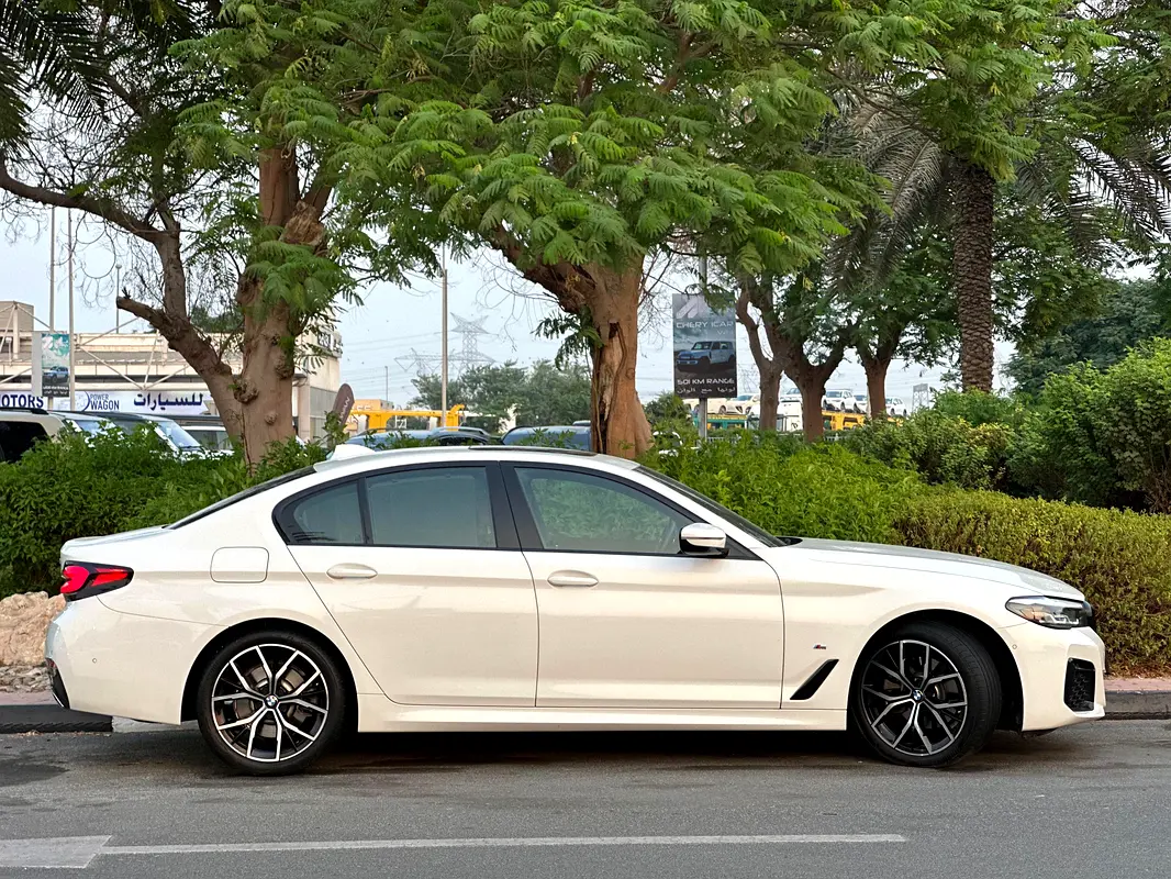BMW 5-Series 520i M-Kit 2023 - photo 5 - Import Émirats | International Cars