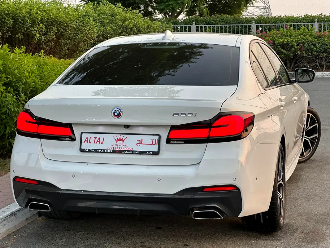 BMW 5-Series 520i M-Kit 2023 - photo 6 - Import Émirats | International Cars
