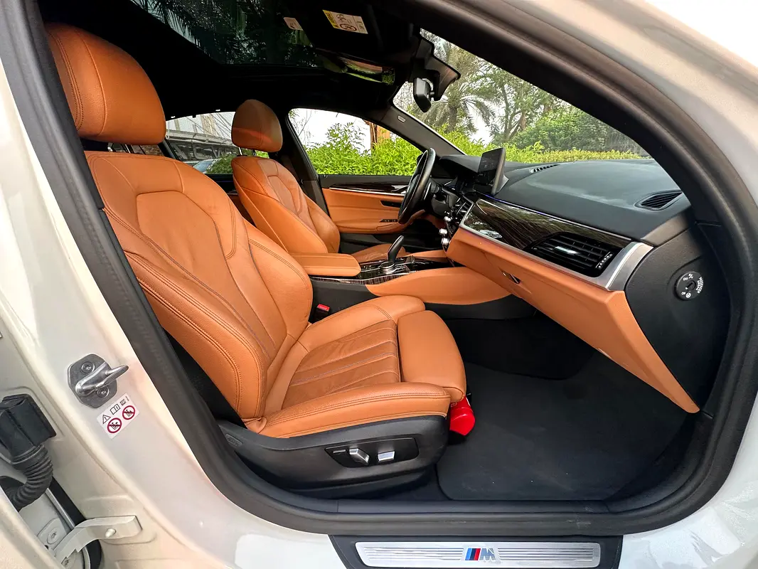 BMW 5-Series 520i M-Kit 2023 - photo 7 - Import Émirats | International Cars