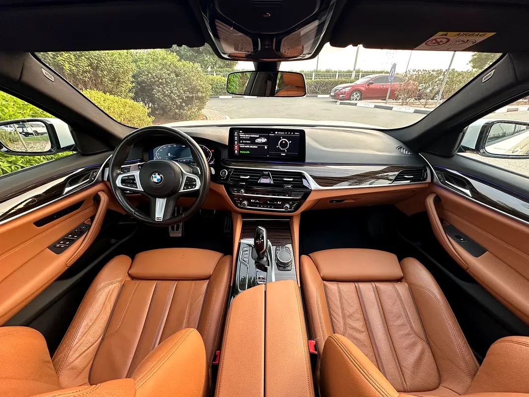 BMW 5-Series 520i M-Kit 2023 - photo 8 - Import Émirats | International Cars