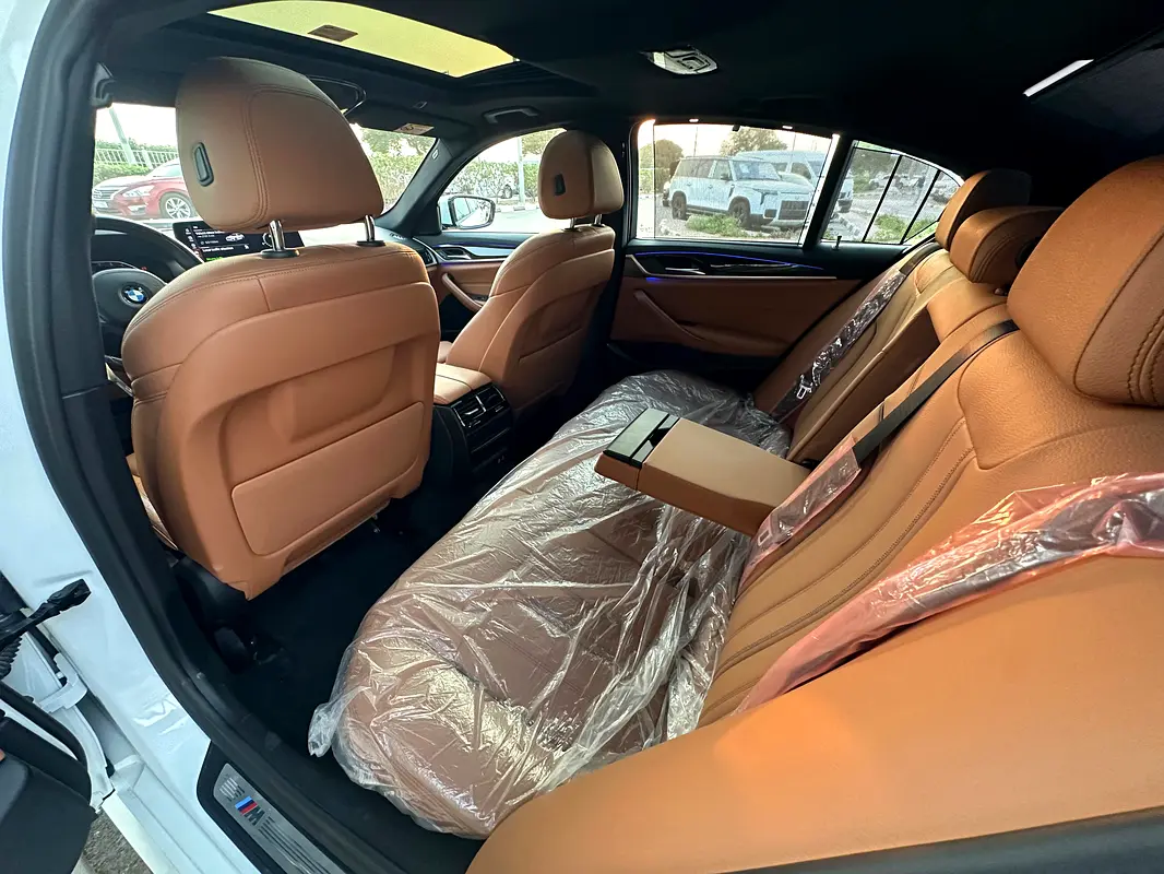 BMW 5-Series 520i M-Kit 2023 - photo 9 - Import Émirats | International Cars