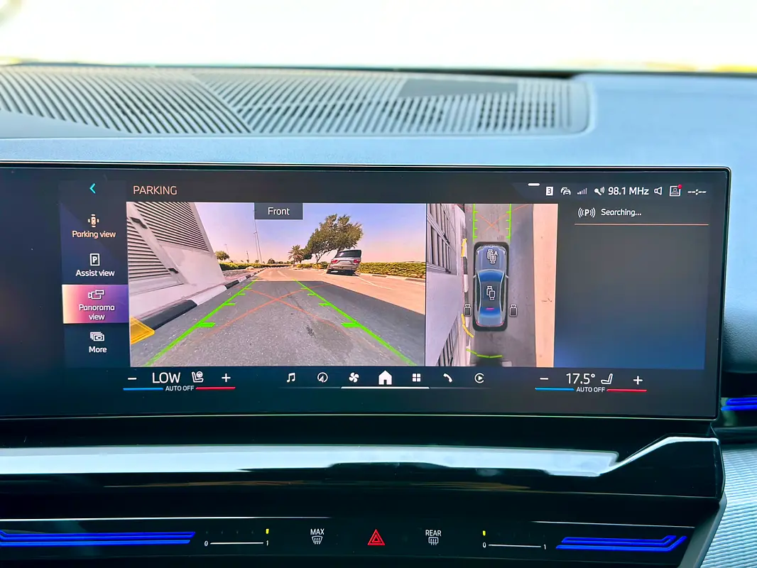 BMW 5-Series 520i M-Kit 2024 - photo 12 - Import Émirats | International Cars