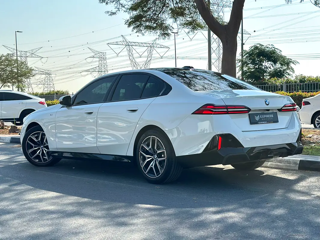 BMW 5-Series 520i M-Kit 2024 - photo 2 - Import Émirats | International Cars