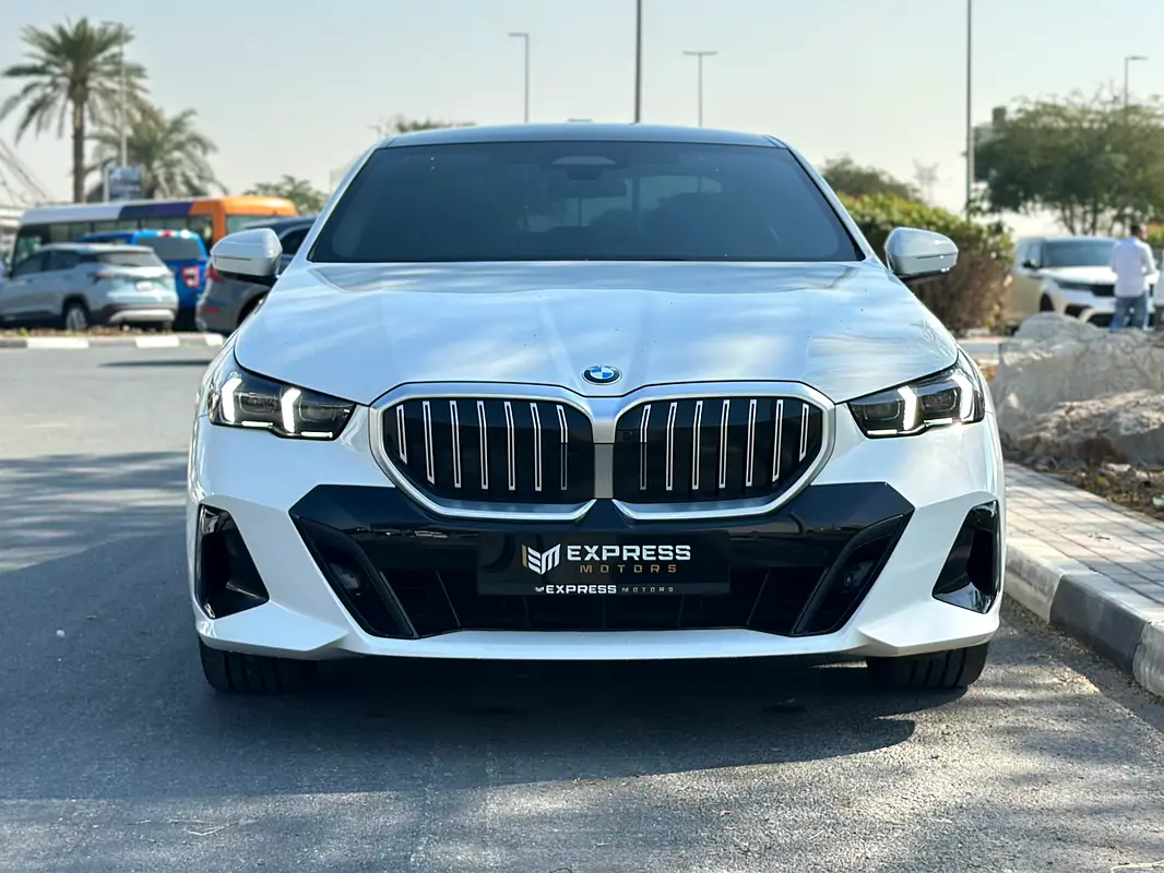 BMW 5-Series 520i M-Kit 2024 - photo 3 - Import Émirats | International Cars