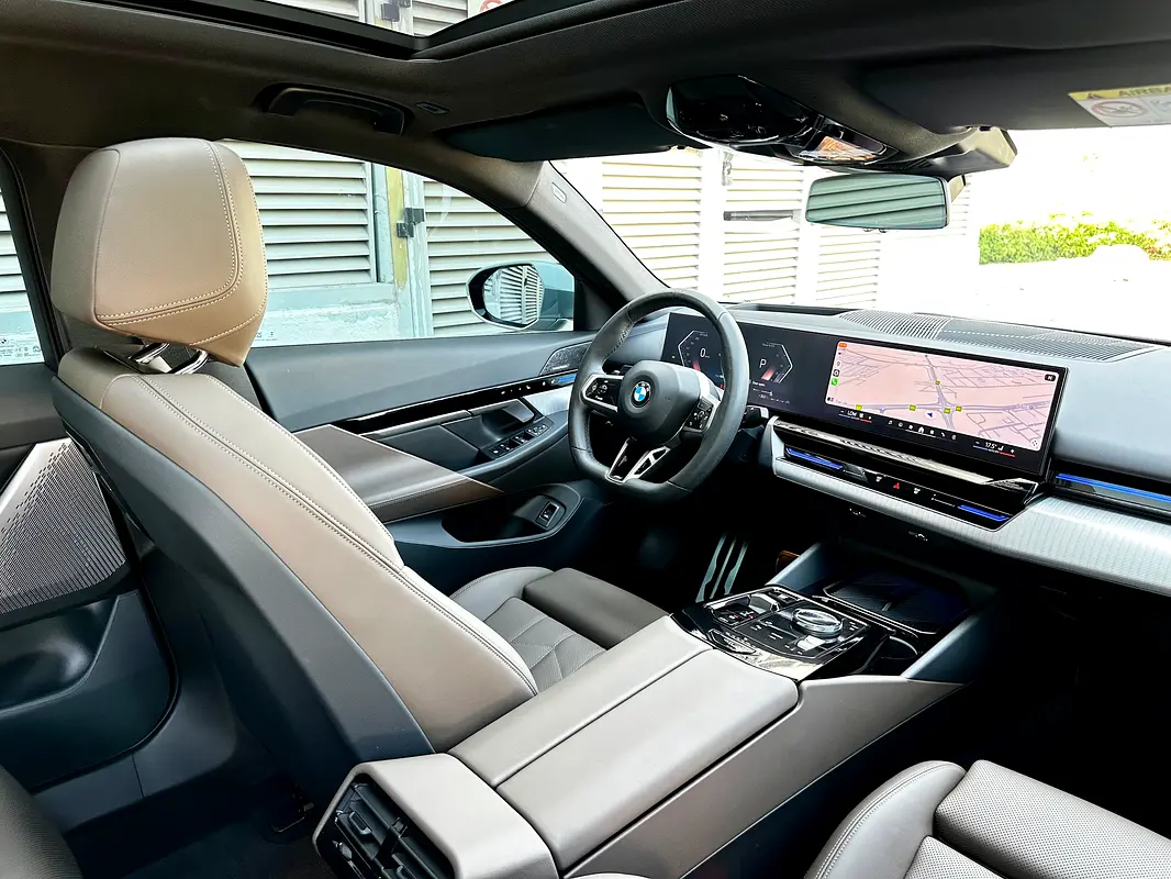 BMW 5-Series 520i M-Kit 2024 - photo 6 - Import Émirats | International Cars