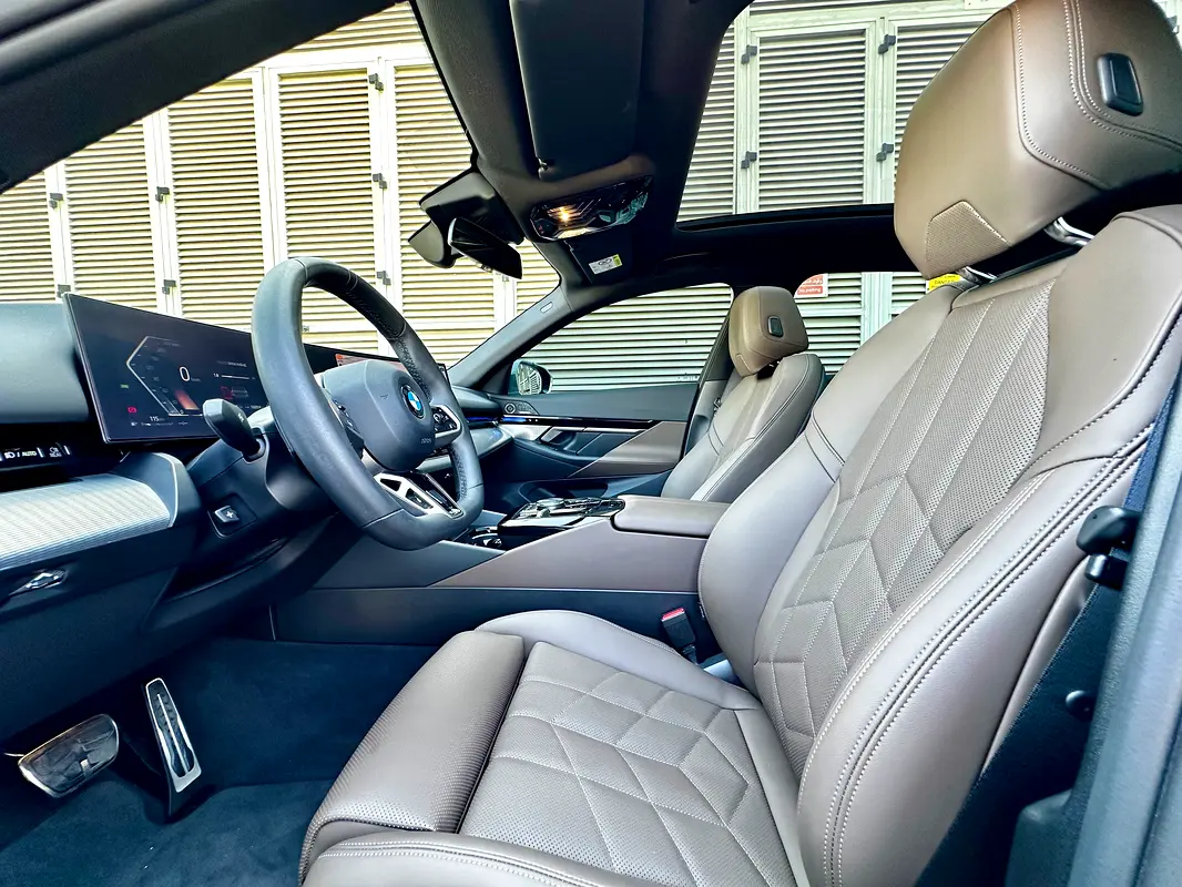 BMW 5-Series 520i M-Kit 2024 - photo 7 - Import Émirats | International Cars