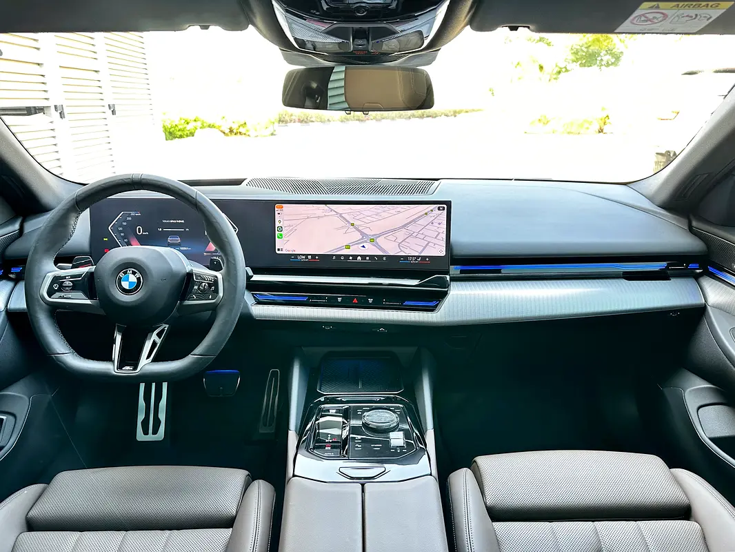 BMW 5-Series 520i M-Kit 2024 - photo 9 - Import Émirats | International Cars