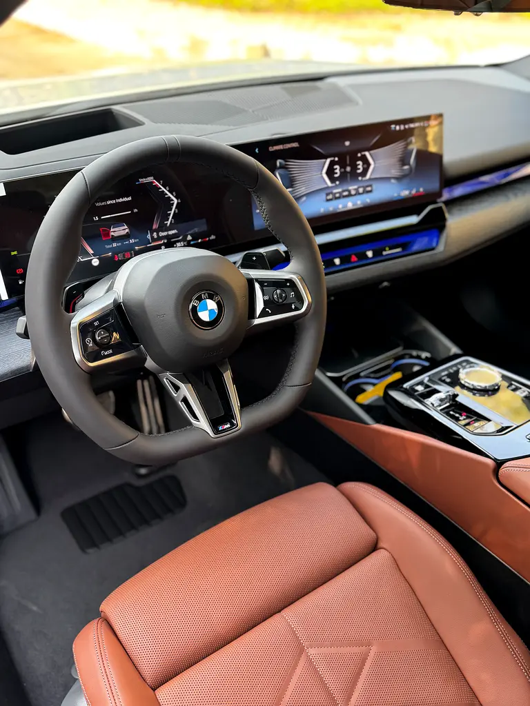 BMW 5-Series 530i M Sport 2026 - photo 10 - Import Émirats | International Cars