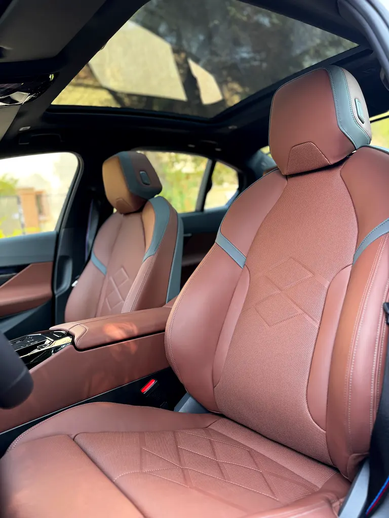 BMW 5-Series 530i M Sport 2026 - photo 11 - Import Émirats | International Cars