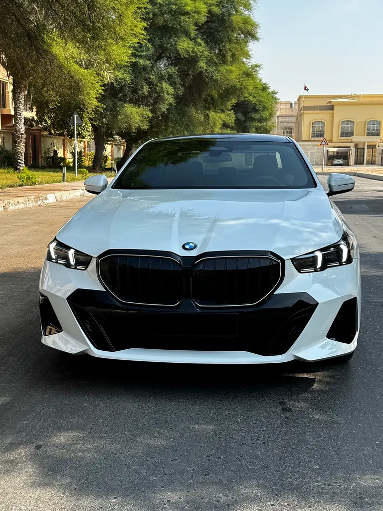 BMW 5-Series 530i M Sport 2026 - photo 2 - Import Émirats | International Cars