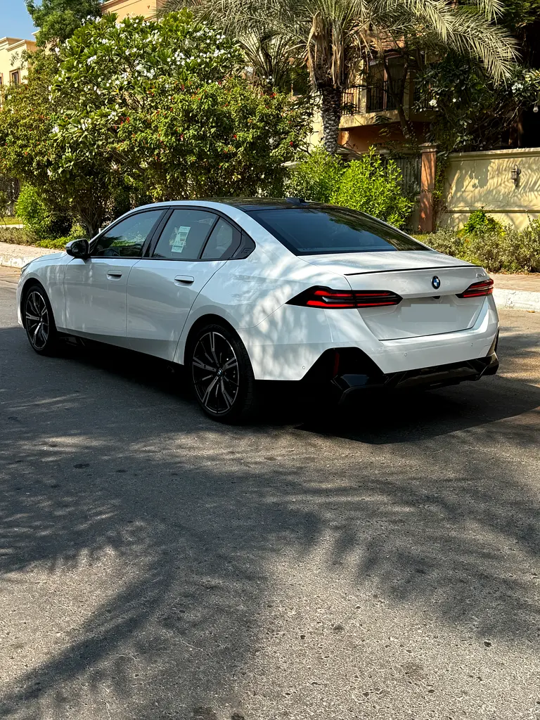 BMW 5-Series 530i M Sport 2026 - photo 6 - Import Émirats | International Cars