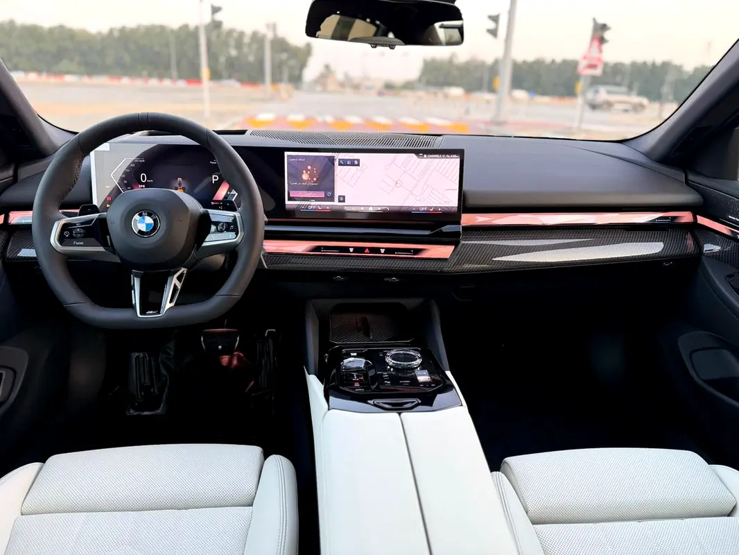 BMW 5-Series 520i M-Kit 2026 - photo 10 - Import Émirats | International Cars