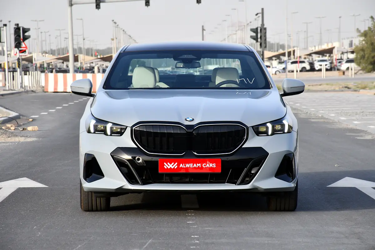 BMW 5-Series 520i M-Kit 2026 - photo 2 - Import Émirats | International Cars