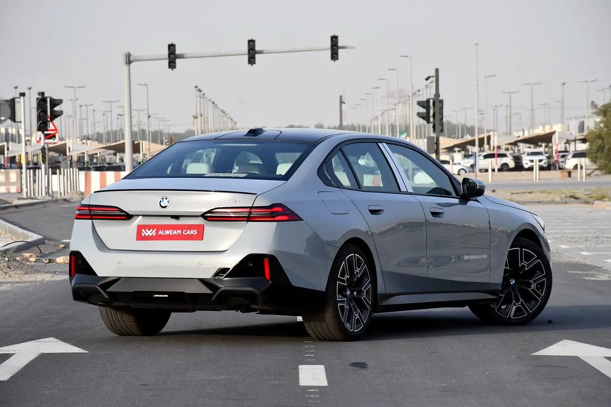 BMW 5-Series 520i M-Kit 2026 - photo 4 - Import Émirats | International Cars