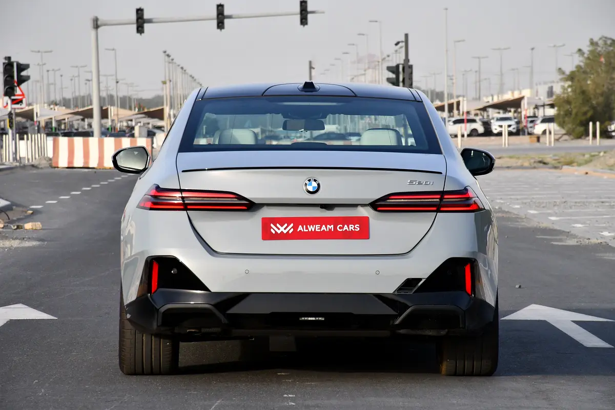 BMW 5-Series 520i M-Kit 2026 - photo 5 - Import Émirats | International Cars