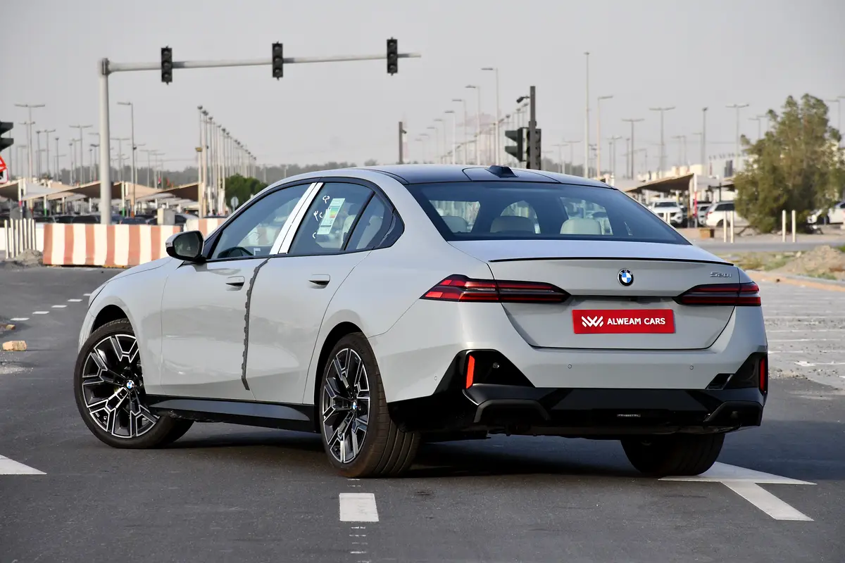 BMW 5-Series 520i M-Kit 2026 - photo 6 - Import Émirats | International Cars