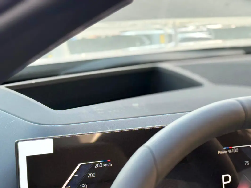 BMW 5-Series 520i M-Kit 2026 - photo 8 - Import Émirats | International Cars