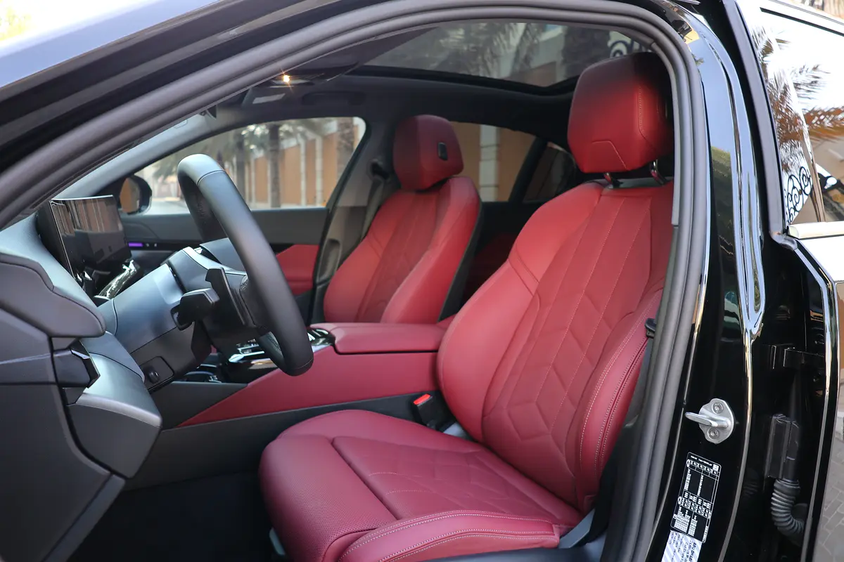 BMW 5-Series 530i 2025 - photo 12 - Import Émirats | International Cars