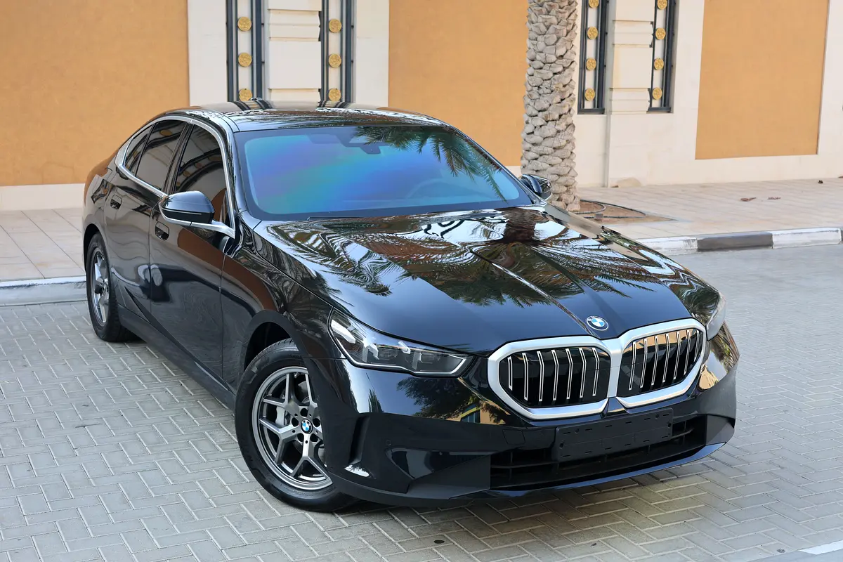 BMW 5-Series 530i 2025 - photo 2 - Import Émirats | International Cars
