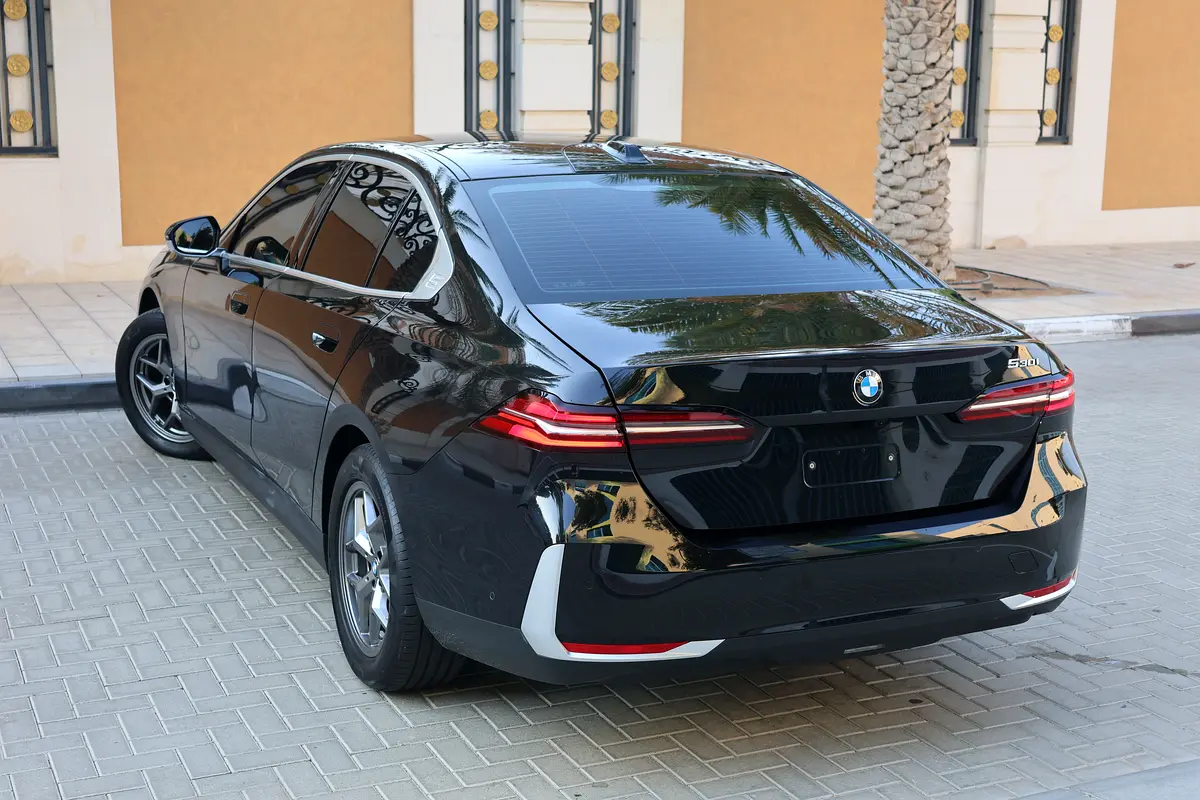 BMW 5-Series 530i 2025 - photo 3 - Import Émirats | International Cars