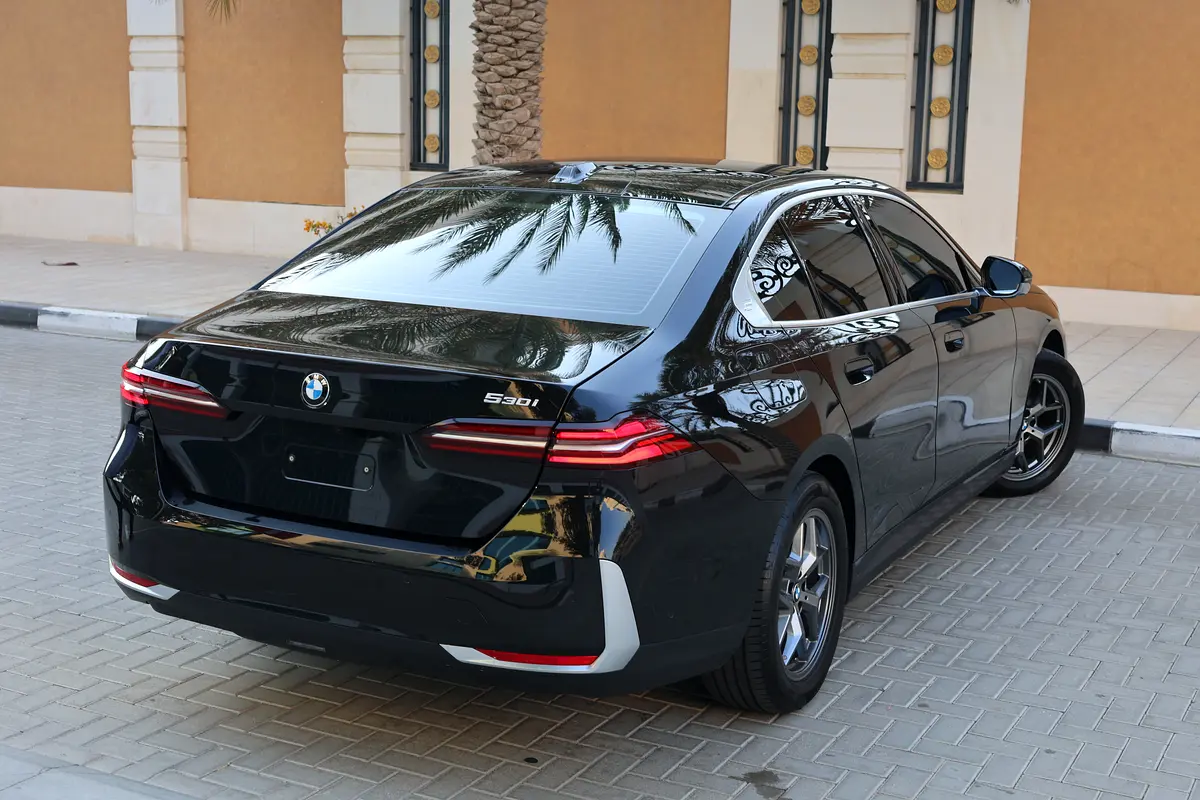 BMW 5-Series 530i 2025 - photo 4 - Import Émirats | International Cars