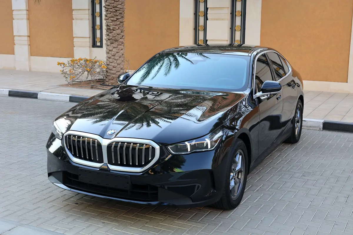 BMW 5-Series 530i 2025 - photo 5 - Import Émirats | International Cars