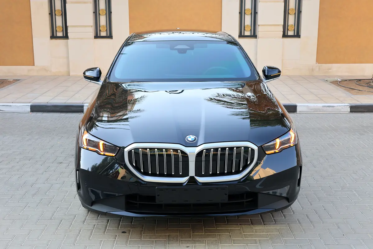 BMW 5-Series 530i 2025 - photo 8 - Import Émirats | International Cars