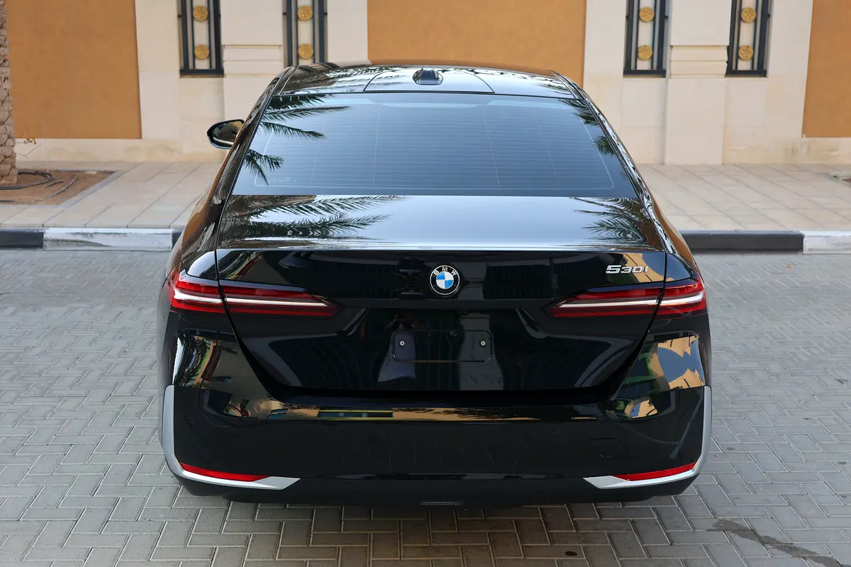BMW 5-Series 530i 2025 - photo 9 - Import Émirats | International Cars
