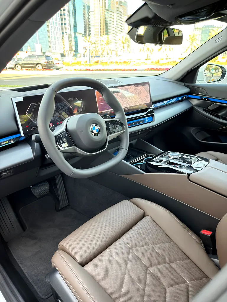 BMW 5-Series 530i 2026 - photo 10 - Import Émirats | International Cars