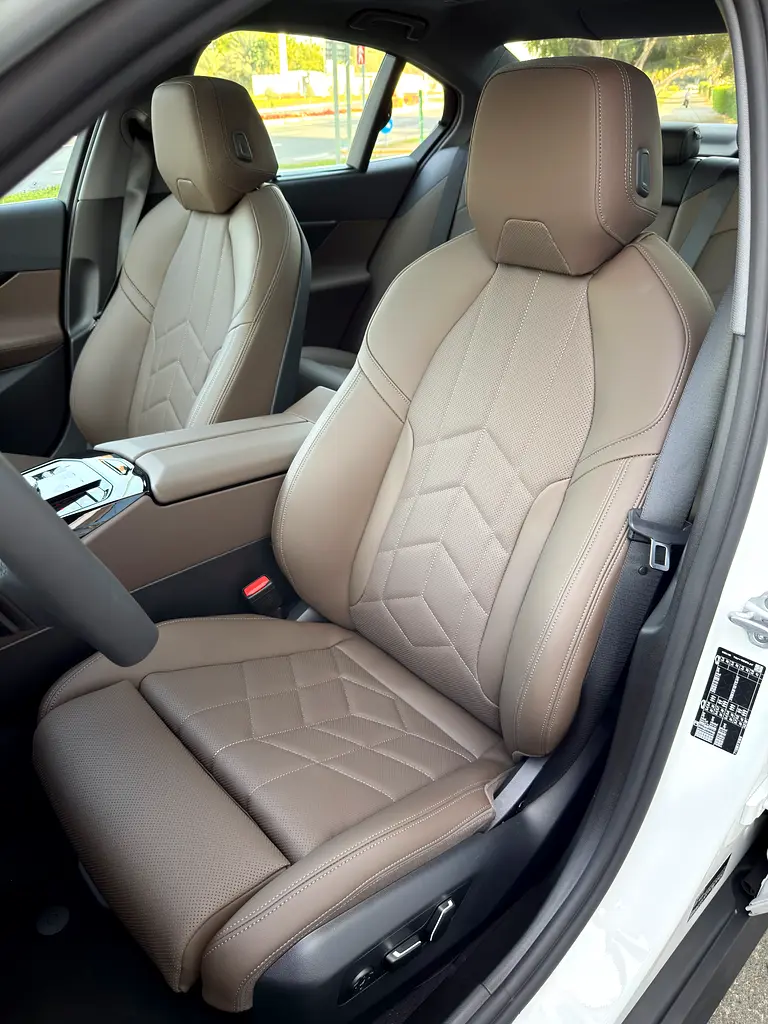 BMW 5-Series 530i 2026 - photo 11 - Import Émirats | International Cars