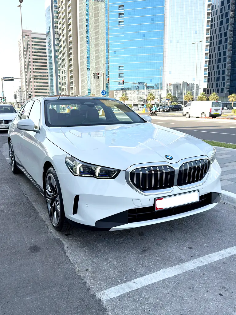BMW 5-Series 530i 2026 - photo 2 - Import Émirats | International Cars