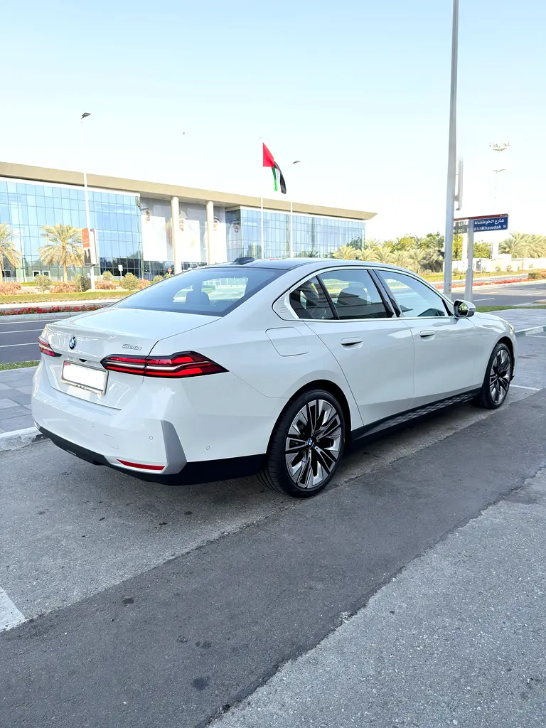 BMW 5-Series 530i 2026 - photo 7 - Import Émirats | International Cars