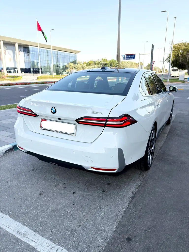 BMW 5-Series 530i 2026 - photo 8 - Import Émirats | International Cars