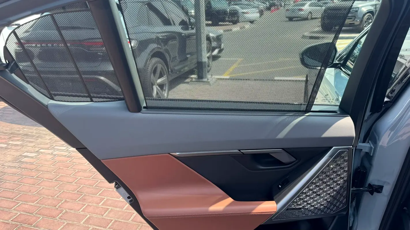 BMW 5-Series 520i M-Kit 2025 - photo 11 - Import Émirats | International Cars