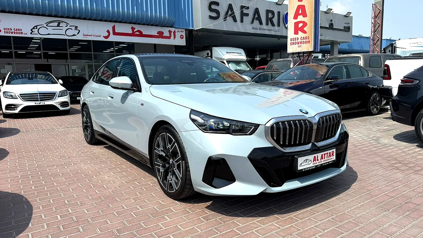 BMW 5-Series 520i M-Kit 2025 - photo 3 - Import Émirats | International Cars