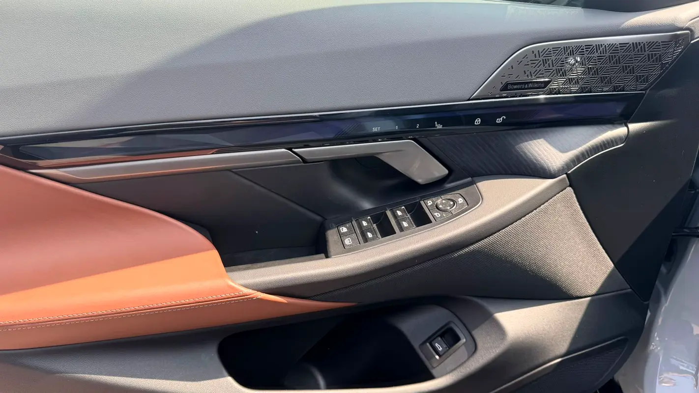 BMW 5-Series 520i M-Kit 2025 - photo 8 - Import Émirats | International Cars