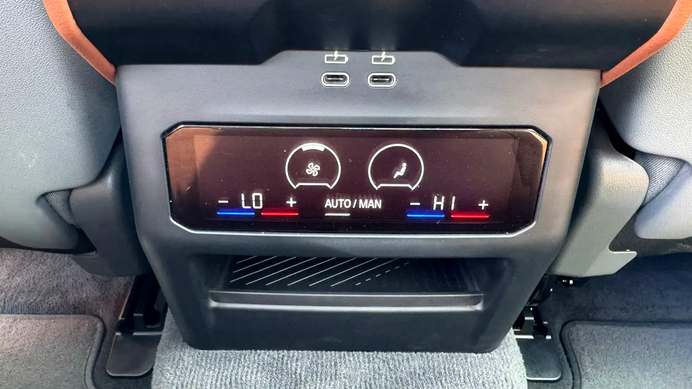 BMW 5-Series 520i M-Kit 2025 - photo 9 - Import Émirats | International Cars