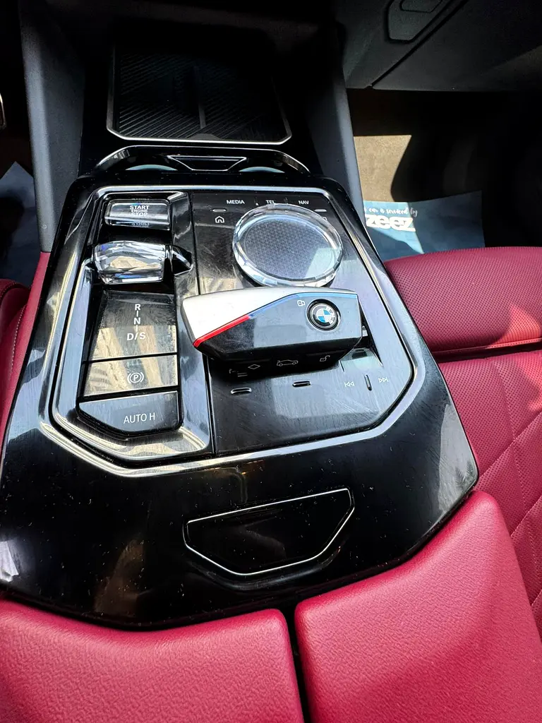 BMW 5-Series 520i 2024 - photo 10 - Import Émirats | International Cars