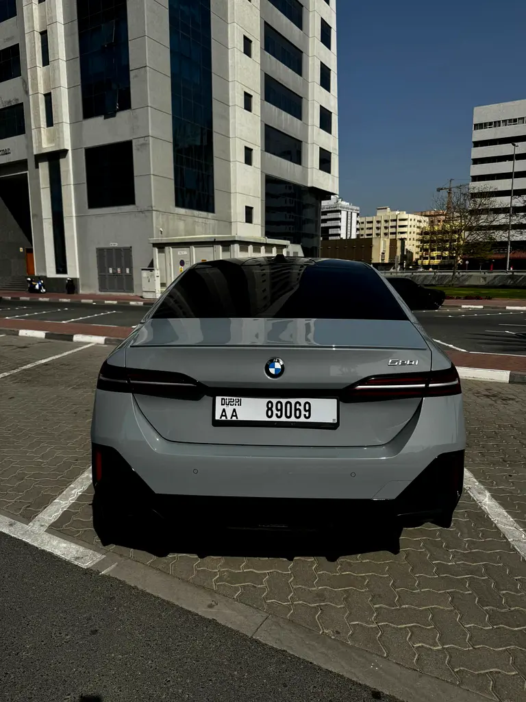 BMW 5-Series 520i 2024 - photo 3 - Import Émirats | International Cars