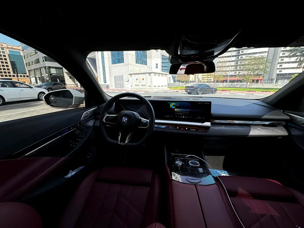 BMW 5-Series 520i 2024 - photo 6 - Import Émirats | International Cars