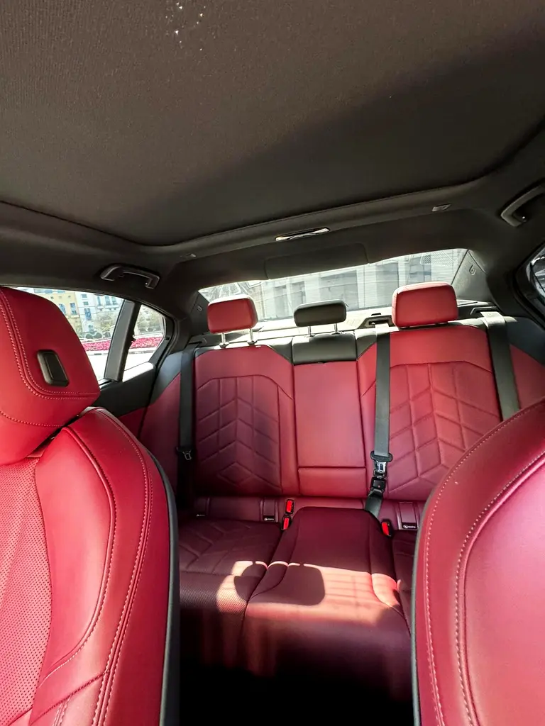 BMW 5-Series 520i 2024 - photo 8 - Import Émirats | International Cars