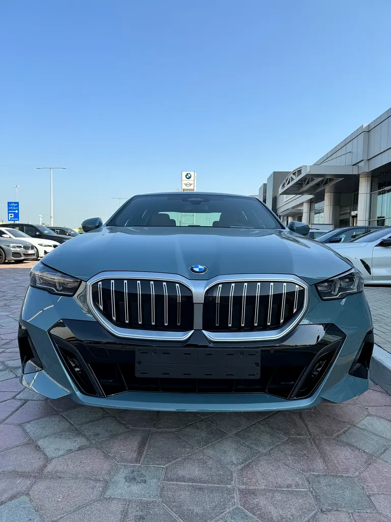 BMW 5-Series 520i M-Kit 2026 - photo 2 - Import Émirats | International Cars